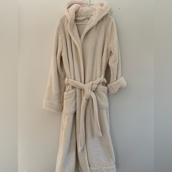 LL Bean Medium Women's Wicked Plush Robe Cream Brand New No tag - Picture 2 of 16